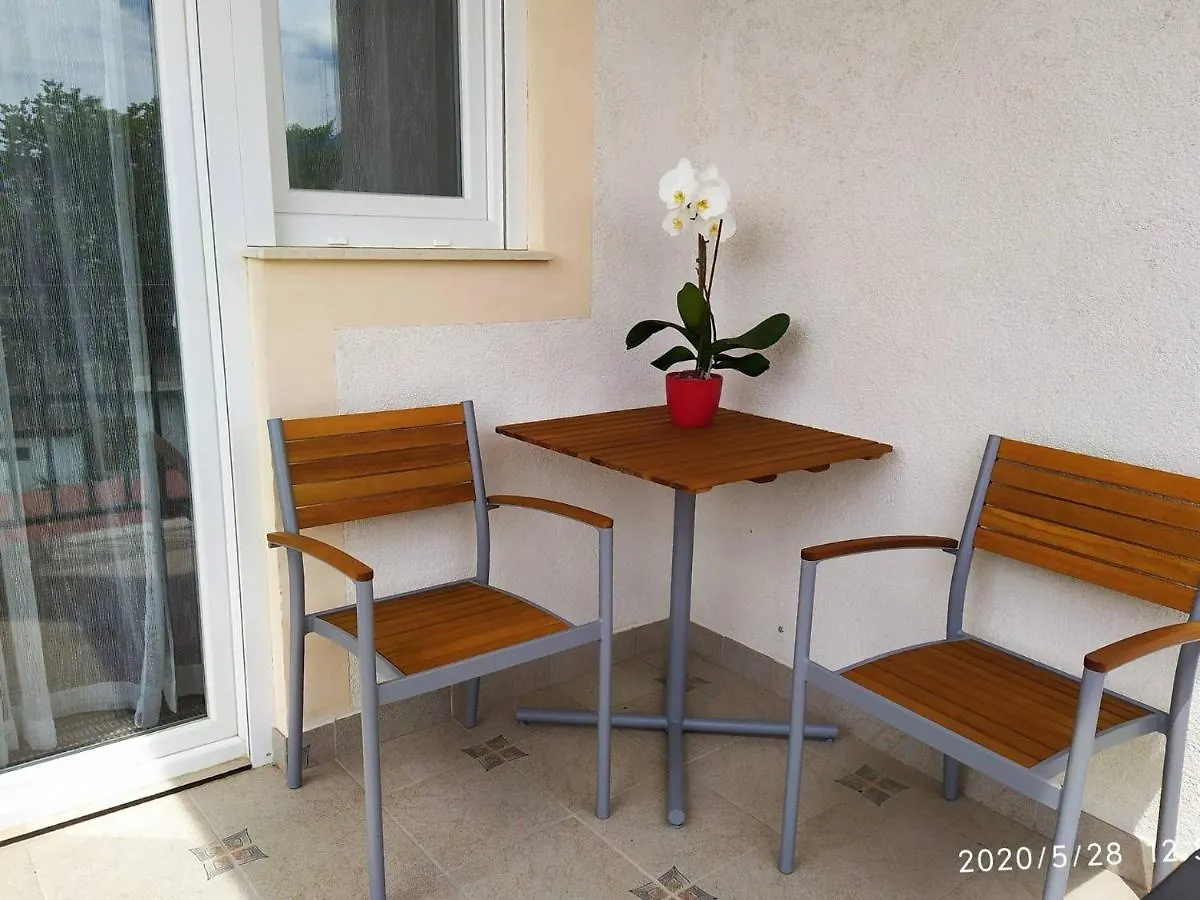 Apartments And Rooms With Parking Space Novi Vinodolski - 19860 0*,  קרואטיה
