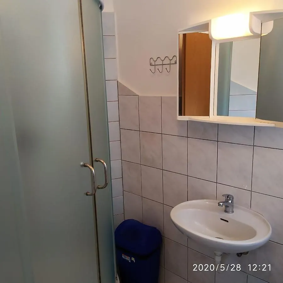 Apartments And Rooms With Parking Space Novi Vinodolski - 19860 בית הארחה